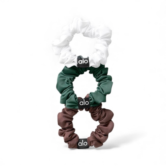 ALO Yoga Accessories - NWT, Alo Fresh Mini Scrunchie 3-Pack (Brownstone/White/Clover Green), Ret $34